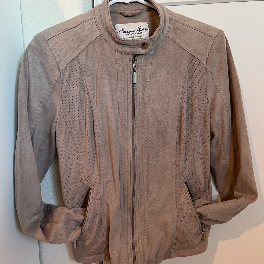 Suede feel like jacket, well taken care of